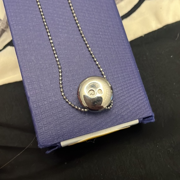 NWOT SWAROVSKI PAVE CIRCLE NECKLACE 🔥🔥 - Picture 4 of 6